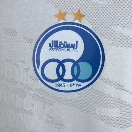 لباس سفید مربی گری فرهاد مجیدی
