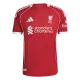 لباس اول پلیری لیورپول 2025-26 قرمز با لوگوی ژله‌ای L.F.C و اسپانسر Standard Chartered، مدل Player Fit تایلندی با فناوری HEAT.RDY.
