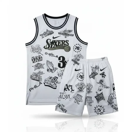 ست رکابی و شورت بسکتبال بزرگسال آلن آیورسن شماره ۳ فیلادلفیا سونی سیکسرز با طرح تتو و گرافیک‌های سیاه روی زمینه سفید